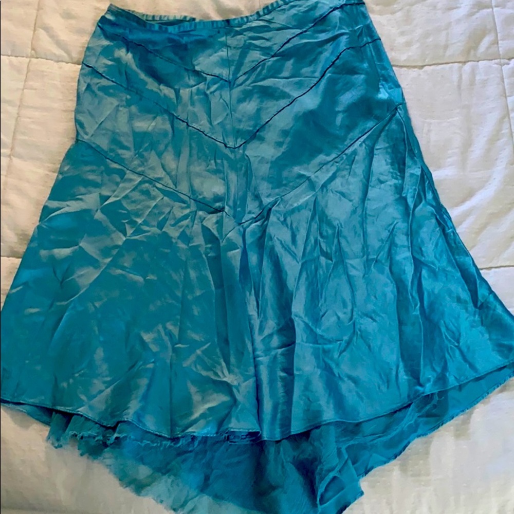 Asymmetrical skirt with tulle detail on the bottom